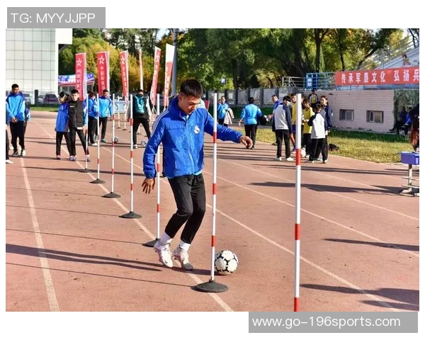 掌握足球运球技巧的全面教学视频助你提升球技与比赛表现 掌握足球运球技巧的全面教学视频助你提升球技与比赛表现